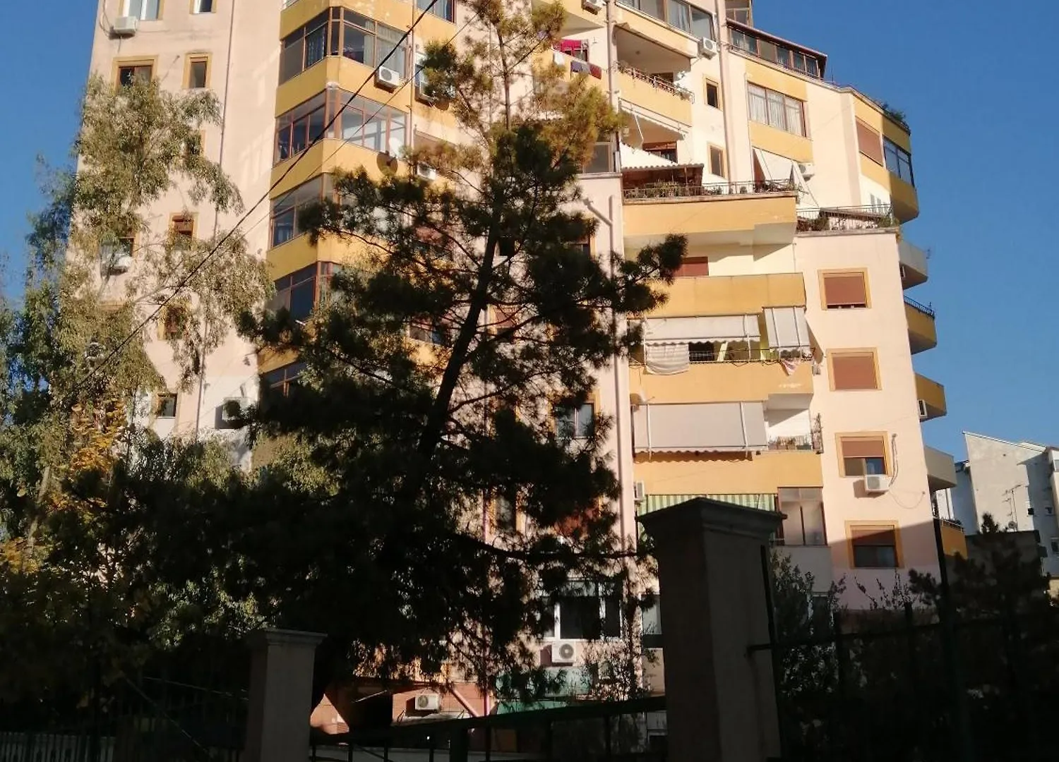 Lovely 3 Bedroom Apt Across Tanners' Bridge, Sleeps 8 Tirana 0*,  Albania