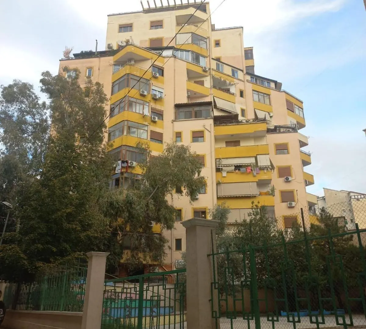 Appartamento Lovely 3 Bedroom Apt Across Tanners' Bridge, Sleeps 8 Tirana Albania