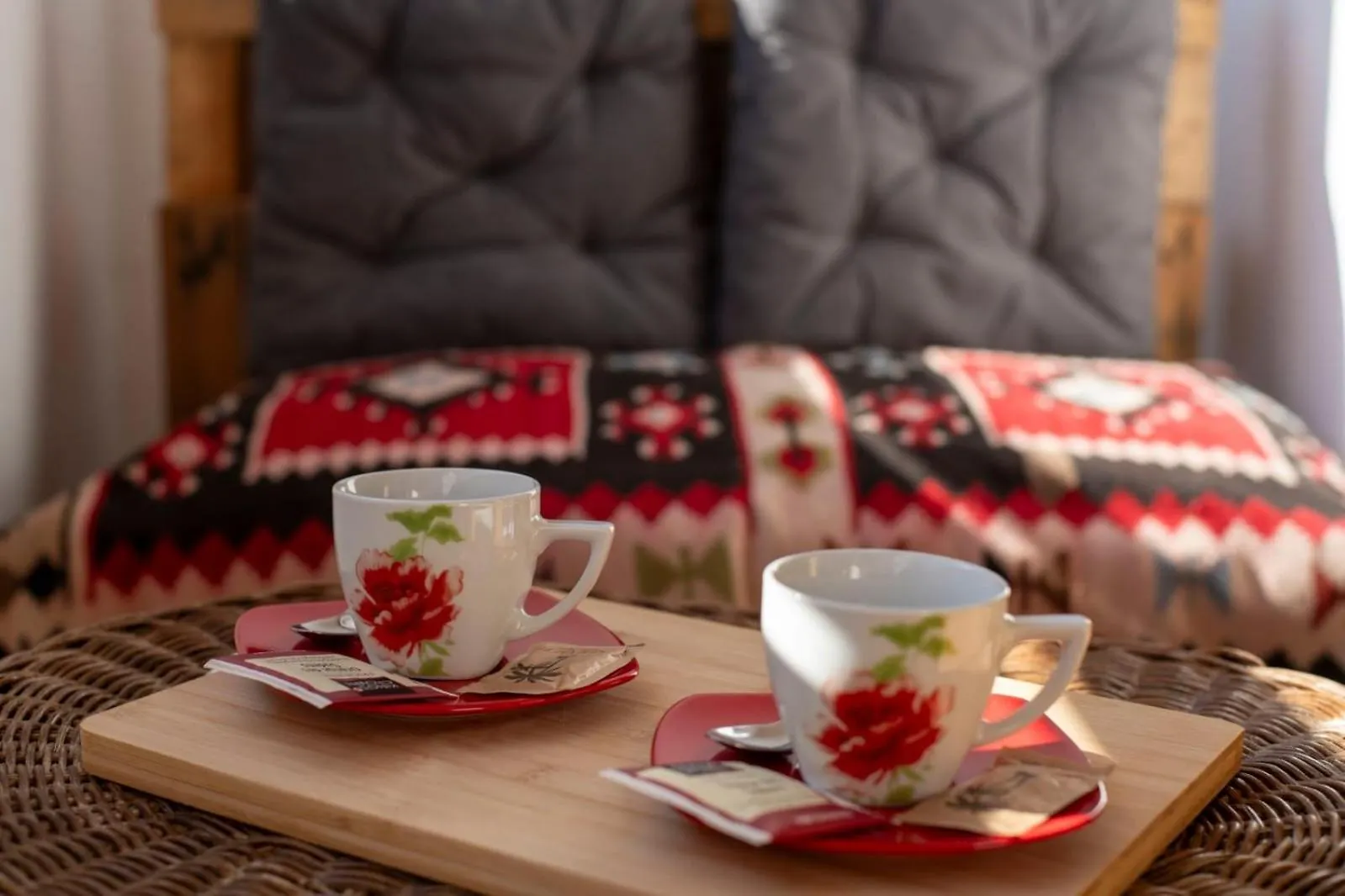 Lovely 3 Bedroom Apt Across Tanners' Bridge, Sleeps 8 Tirana Appartamento