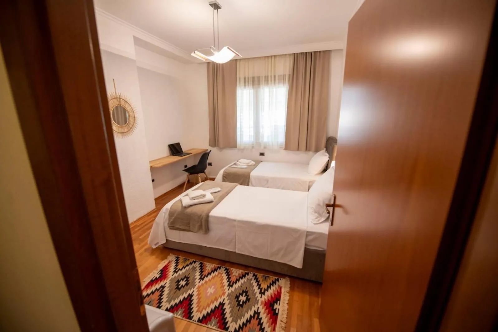 Lägenhet Lovely 3 Bedroom Apt Across Tanners' Bridge, Sleeps 8 Tirana
