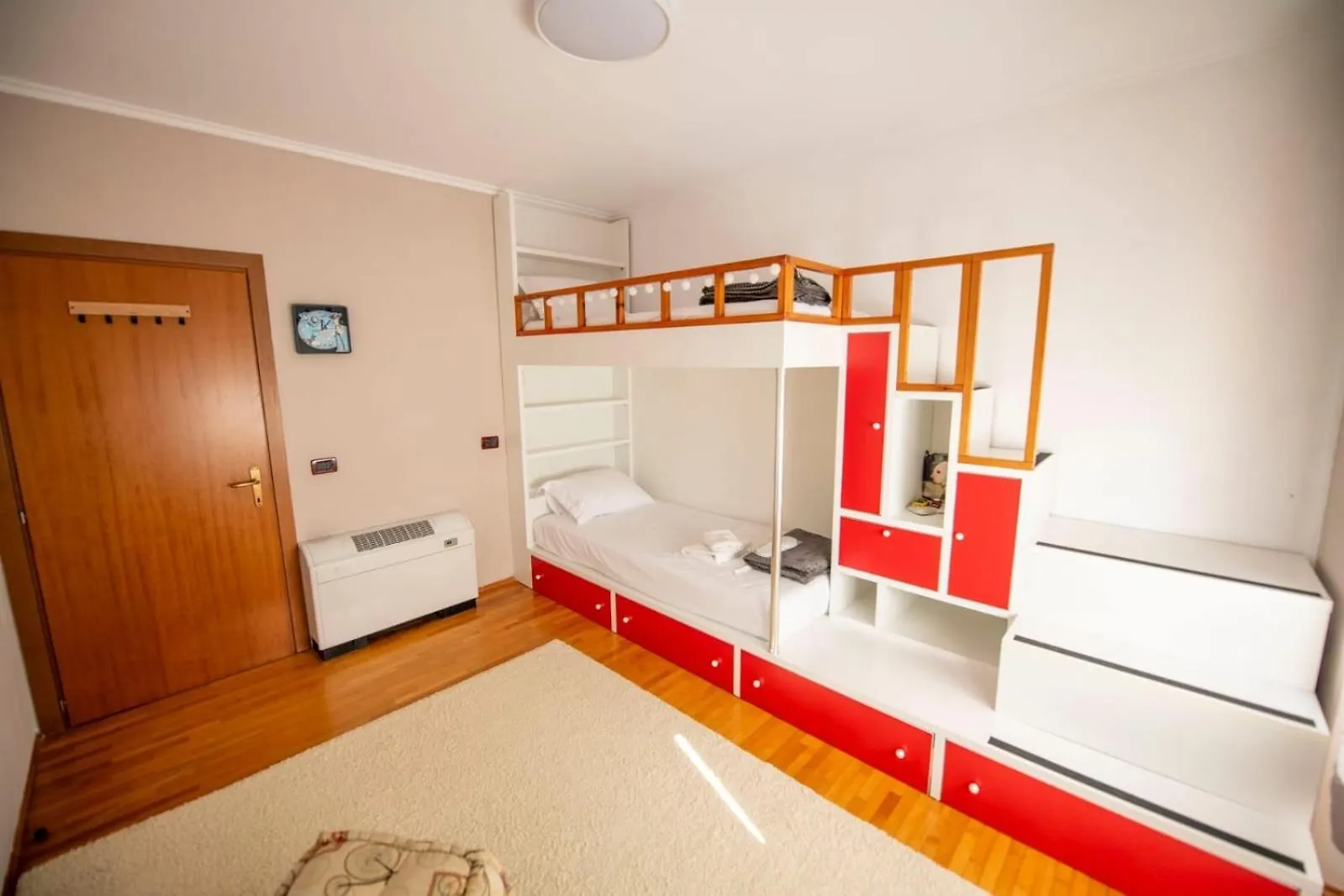 Appartamento Lovely 3 Bedroom Apt Across Tanners' Bridge, Sleeps 8 Tirana Albania
