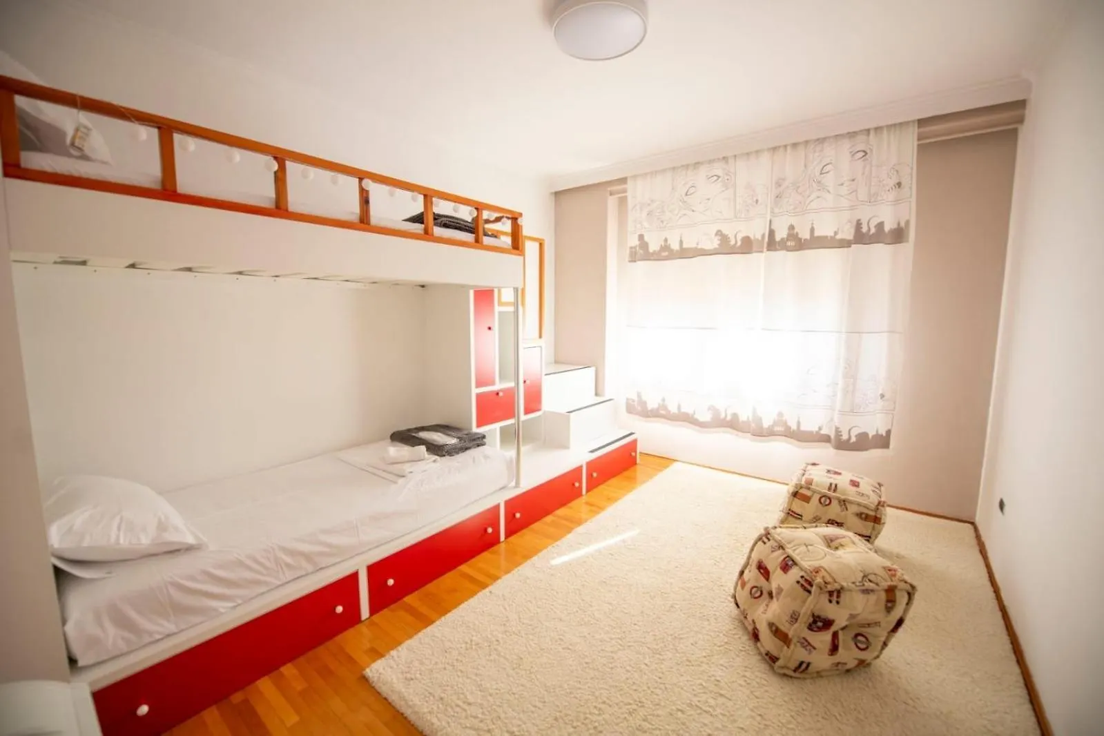 Lovely 3 Bedroom Apt Across Tanners' Bridge, Sleeps 8 Tirana Appartamento