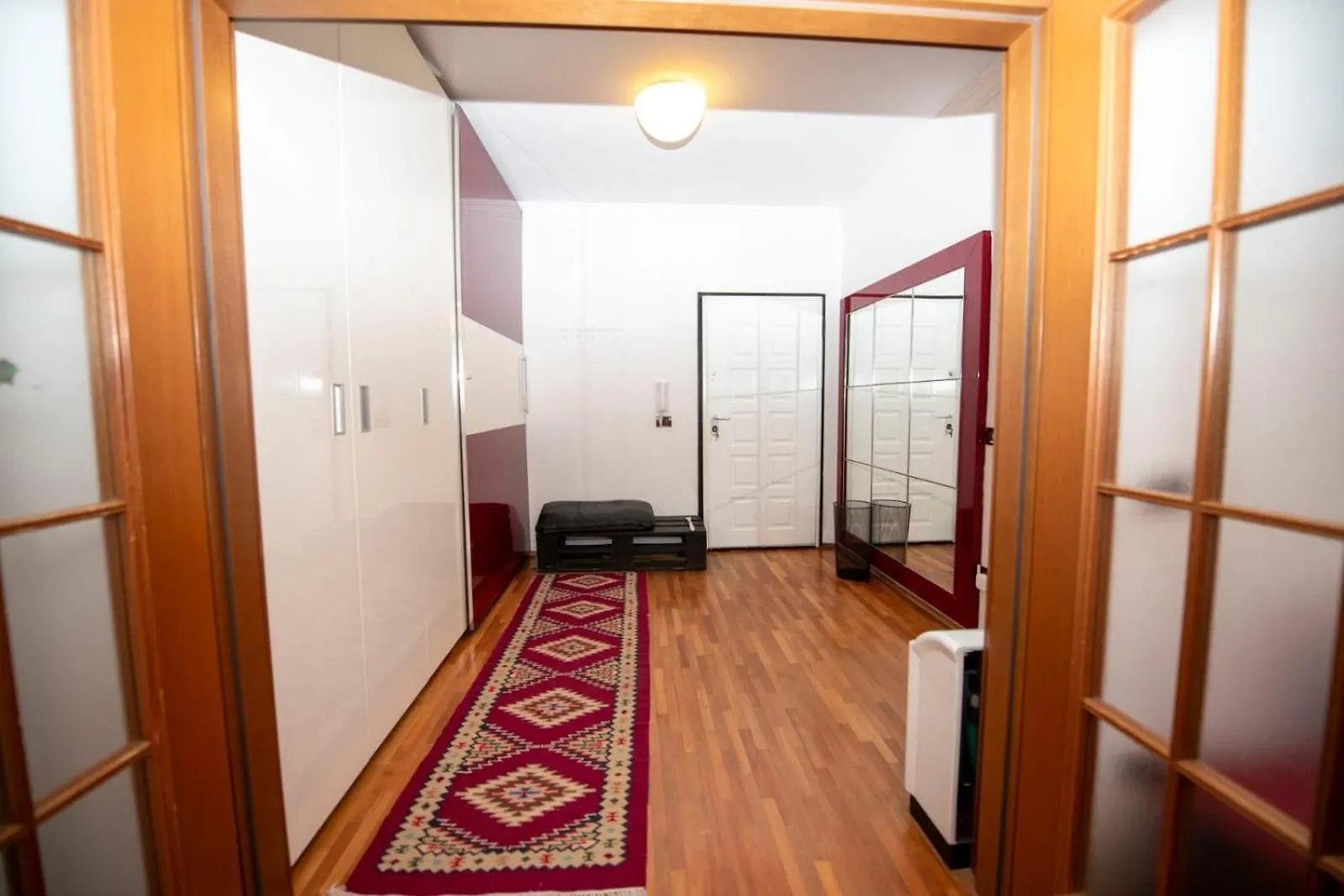 Appartamento Lovely 3 Bedroom Apt Across Tanners' Bridge, Sleeps 8 Tirana