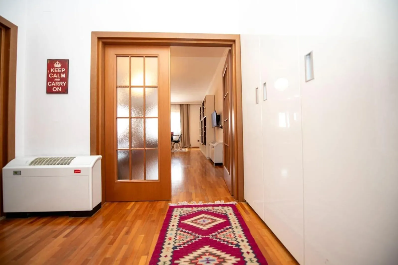 Lägenhet Lovely 3 Bedroom Apt Across Tanners' Bridge, Sleeps 8 Tirana